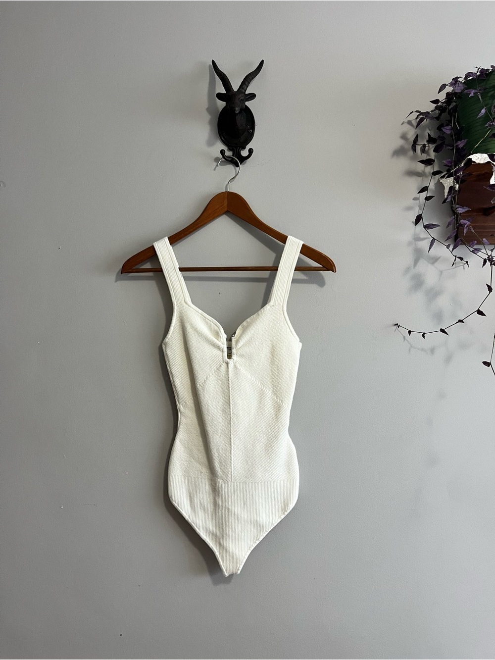 Abercrombie & Fitch White Ribbed One-Piece Bodysuit size medium